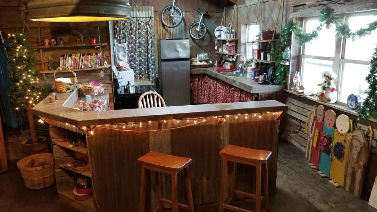 Rural Life On A Real Christmas Tree Farm! Hallmark Experience! Ozark Bagian luar foto