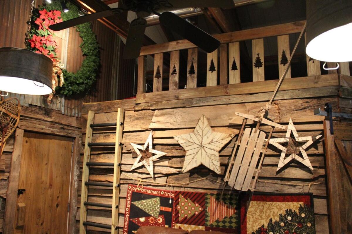 Rural Life On A Real Christmas Tree Farm! Hallmark Experience! Ozark Bagian luar foto