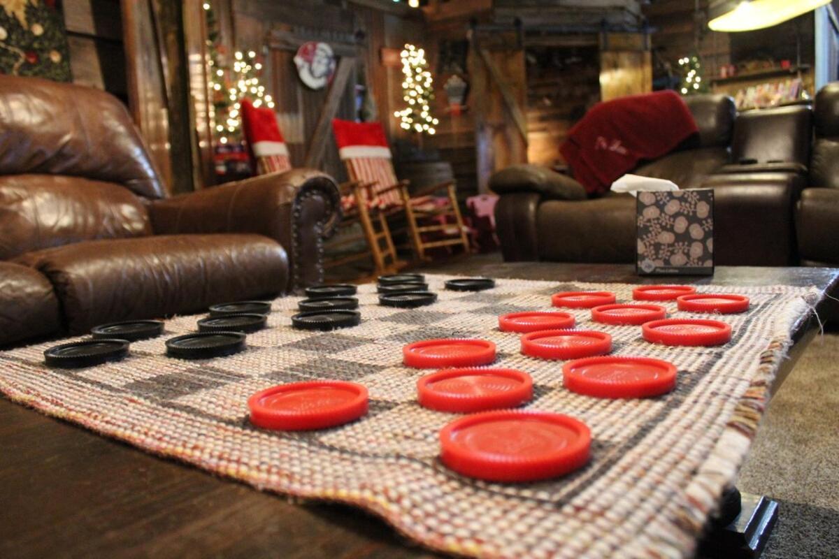 Rural Life On A Real Christmas Tree Farm! Hallmark Experience! Ozark Bagian luar foto